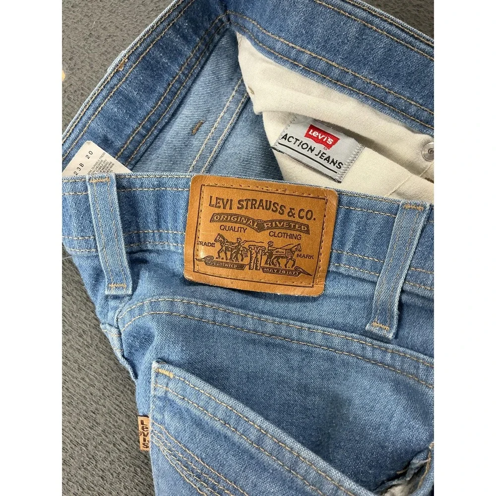 Vintage Levi's Action Jeans Mens 34x31 Light Wash Blue Bootcut Relaxed USA